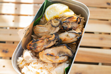 牡蠣が入ったメスティン弁当