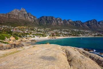 Rolgordijnen Camps Bay Beach, Kaapstad, Zuid-Afrika Camps Bay Beach met Twaalf Apostelen op de achtergrond.