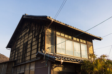 日本の岡山県笠岡市のとても古くて美しい建物