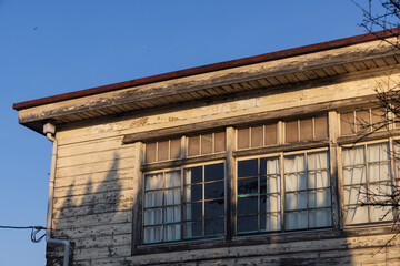 日本の岡山県笠岡市のとても古くて美しい建物