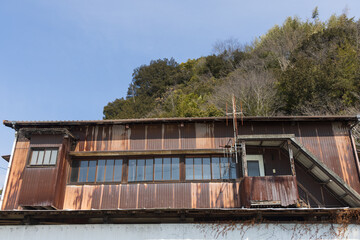 日本の岡山県笠岡市のとても古くて美しい建物