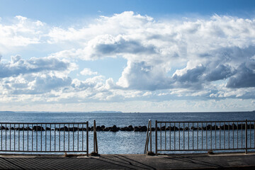 Obraz premium 雲と水平線と海