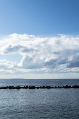 雲と水平線と海