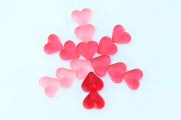 pattern from voluminous, translucent hearts in pink tones on a white background