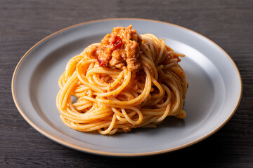 ツナとトマトソースのパスタ