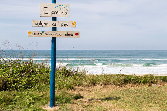 S&atilde;o Francisco do Sul, Santa Catarina, Brasil: Praia no litoral Catarinense 