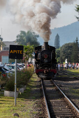 Jaragu&aacute; do Sul, Santa Catarina, Brasil: Trem maria fuma&ccedil;a saindo da esta&ccedil;&atilde;o de Jaragu&aacute; do Sul