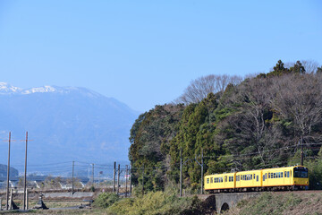 めがね橋を行く三岐鉄道北勢線の電車