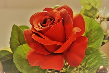 Rote Rose aus Stoff