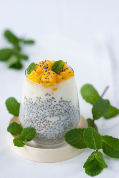 Chia Greek Yoghurt Pudding with Mango