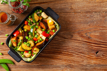 Vegan stew. Prepared in a roasting pan.
