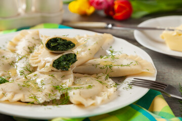 Dumplings with spinach, topped with melted butter and sprinkled with chopped dill