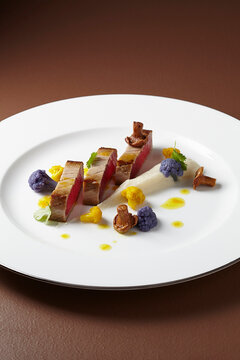 Seared tuna with chanterelles