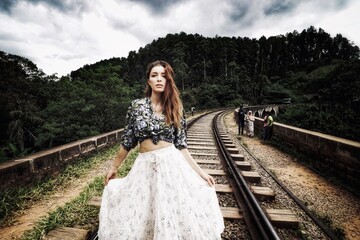 woman in the mountains in sri lanka 