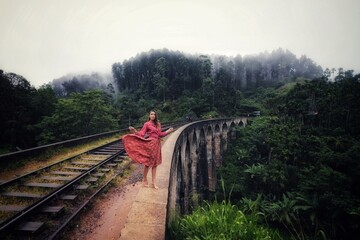 girl on a nine arche bridge in sri lanka ella