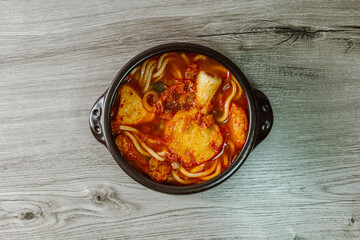 kimchi nabe udon (Japanese-style Kimchi Hot Pot Udon)