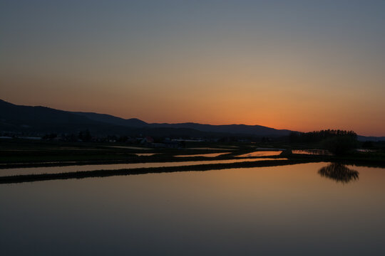 夕日を反射する水田 © kinpouge