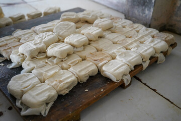 White tofu sold in the market has high nutrition. very suitable for vegetarians.