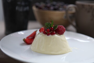 panna cotta with fresh berries and mint