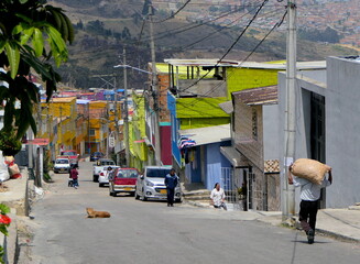 Straße im Slum El Paraiso, Bogota
