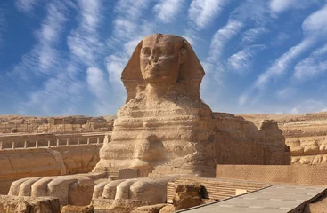 Große Sphinx von Gizeh in der Nähe von Kairo, Ägypten. Es ist ein Fabelwesen mit dem Kopf eines Menschen und dem Körper eines Löwen. Das Gesicht der Sphinx scheint den Pharao Khafre darzustellen © Zzvet