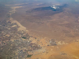 Photo sur Aluminium Las Vegas Aerial view of the Nellis US Air Force Base and cityscape