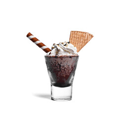Coppa con gelato alla panna e cialde