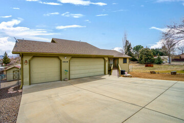 Naklejka premium Front home exterior