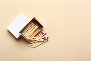 Fototapeta premium Matchbox with matches on color background