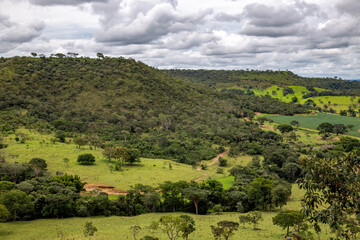 Obraz premium Tropical rural landscape typical of Brazil, with mountains and green fields