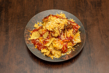 Crispy baked nachos with strips of fried bacon and melted mozzarella cheese. A simple and spectacular combination