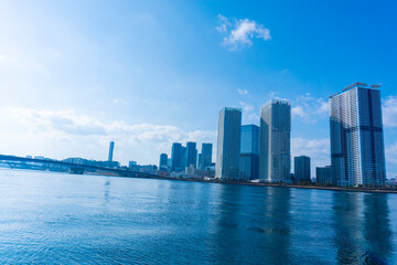 Tower apartments lined up along the river and a refreshing blue sky_15