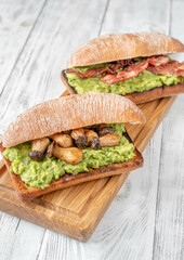 Guacamole toasts