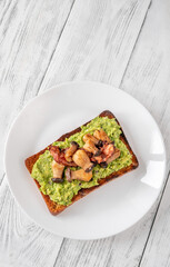 Guacamole toasts