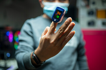 fingertip pulse oximeter widely used at home