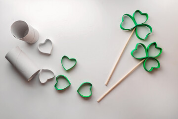 Zero waste decor for Saint Patrick Day party and celebration, DIY paper clover with toilet roll...