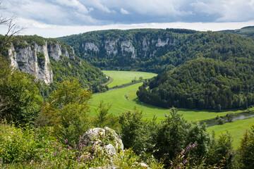 Naturpark Obere Donau gesehen von Mühlefels aus, bei Stetten a. k. M. (Landkreis Sigmaringen)....