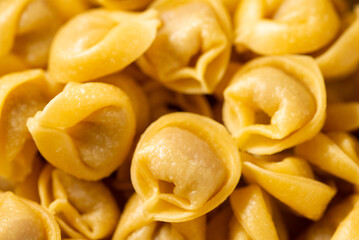 Ripresa ravvicinata di deliziosi tortellini tradizionali freschi, Cibo Italiano 