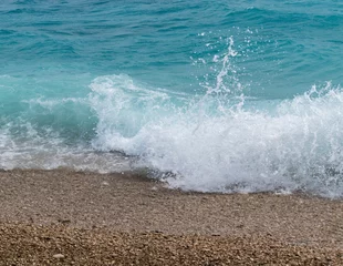 Papier Peint photo Plage de la Corne d'Or, Brac, Croatie Mer ondulée sur la plage Zlatni rat près de la ville de Bol sur l& 39 île de Brac en Croatie