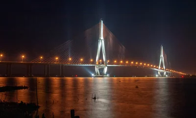 Fototapeten Can Tho Bridge in Vietnam, Can Tho Bridge in the evening Lights up, looks like a meandering dragon © Thi Nhân