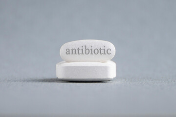 Obraz na płótnie Canvas Tablet with the inscription Antibiotic on a light background. copy space