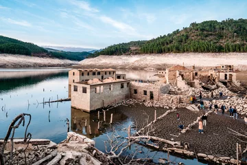 Fotobehang Low water level due to extreme drought at the Lindoso dam. Old village became visible again. Portugal, Spain, Aceredo, Galicia. © Jonathan