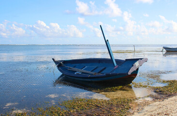 Fototapeta premium Old boat on the sea..