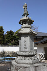 Fototapeta na wymiar 生源寺の灯籠