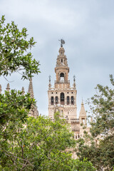 Fototapeta na wymiar Minarett in Sevilla, Sehenswürdigkeit Giralda, Spanien, Andalusien, Europa