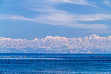 氷見海岸からの海越しの立山連峰
