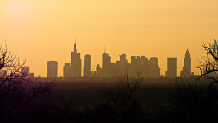 Skyline von Frankfurt im Sonnenuntergang