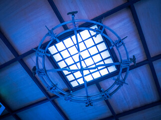 青いイメージの天井照明