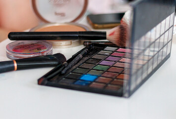 Make-Up 