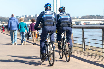 Police municipale à vélo - obrazy, fototapety, plakaty